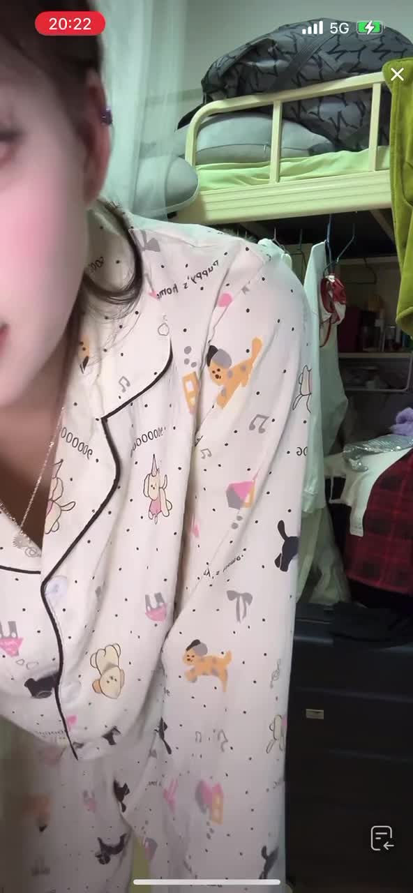 三月精选走光露点露毛 (6).MP4