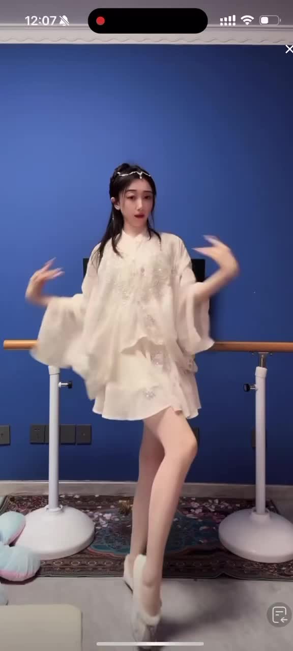 三月精选走光露点露毛 (9).MP4