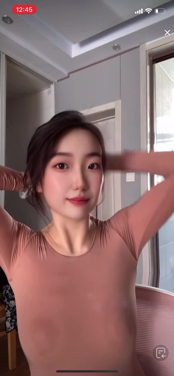 三月精选走光露点露毛 (8).MP4