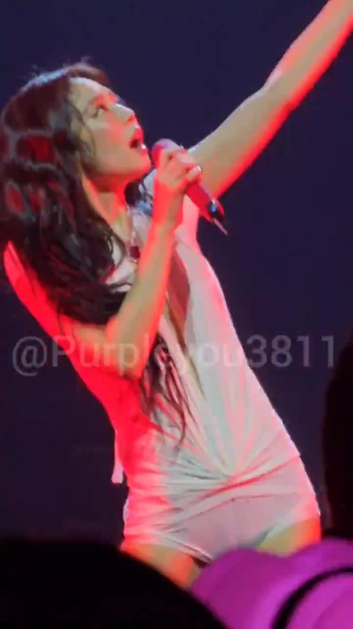 JENNIE 演唱会走光