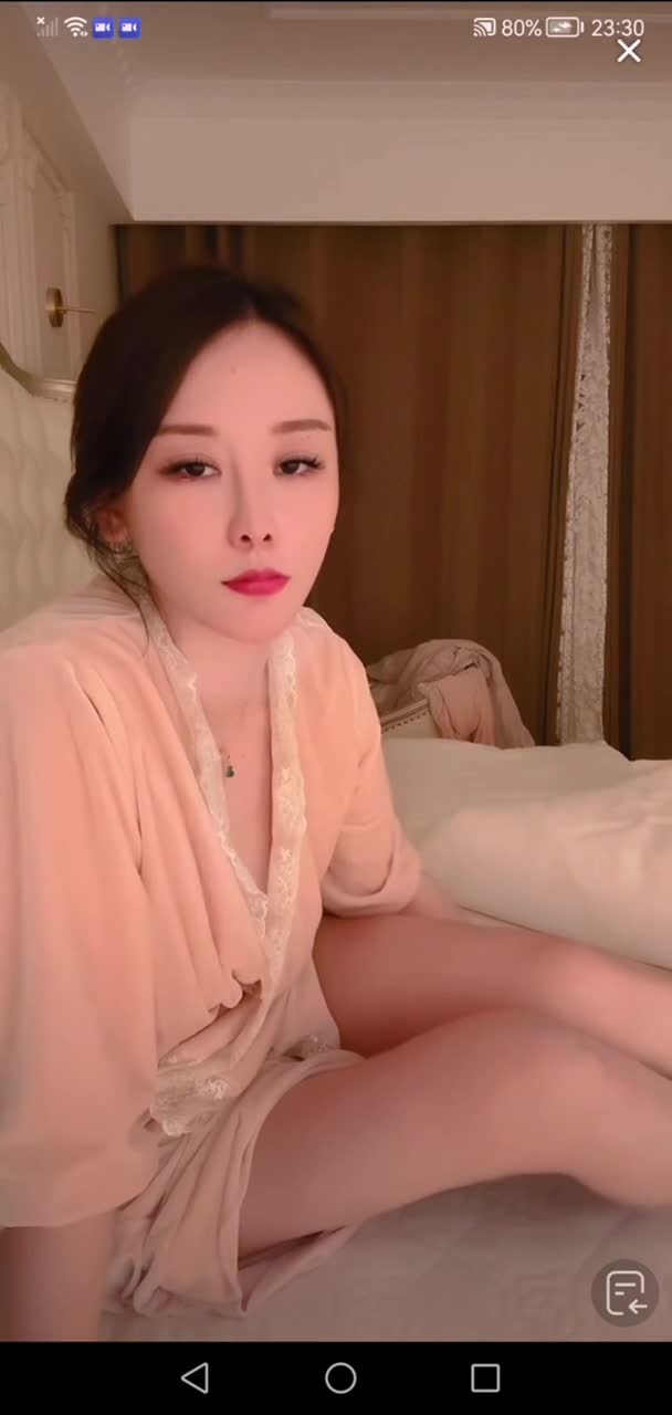 四月精选免费走光视频 (2).MP4