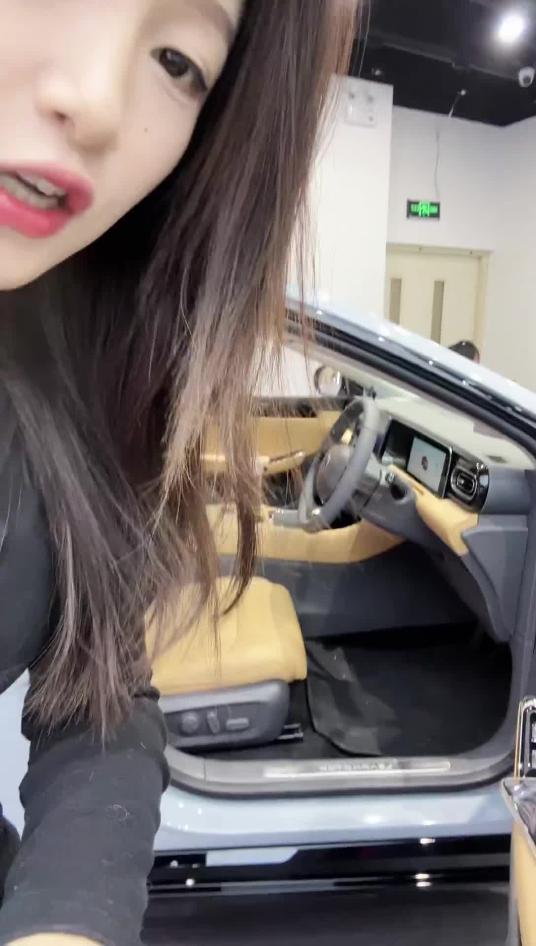 零跑汽车泰兴万达店_2025-04-28_15-42-28_001